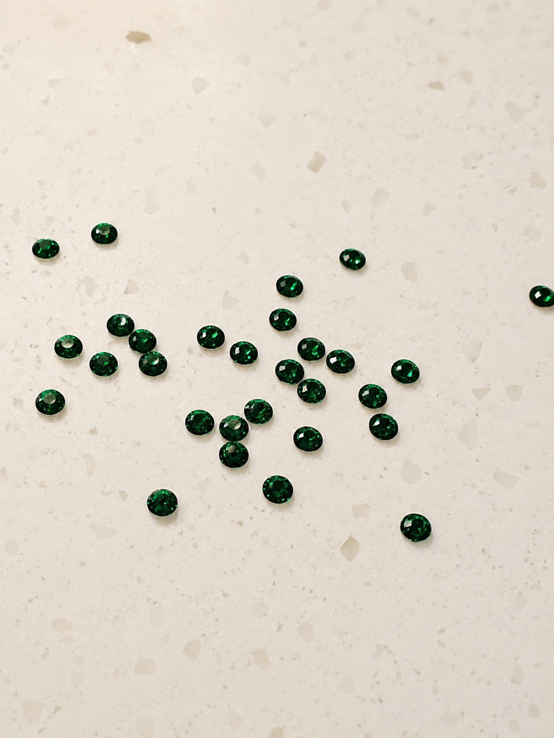 4 mm Dark Green Rhinestone